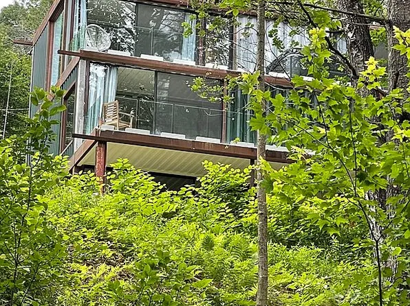 13 S Hill St, Ludlow, VT 05149