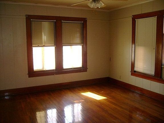5th image of 705 Sealy St
