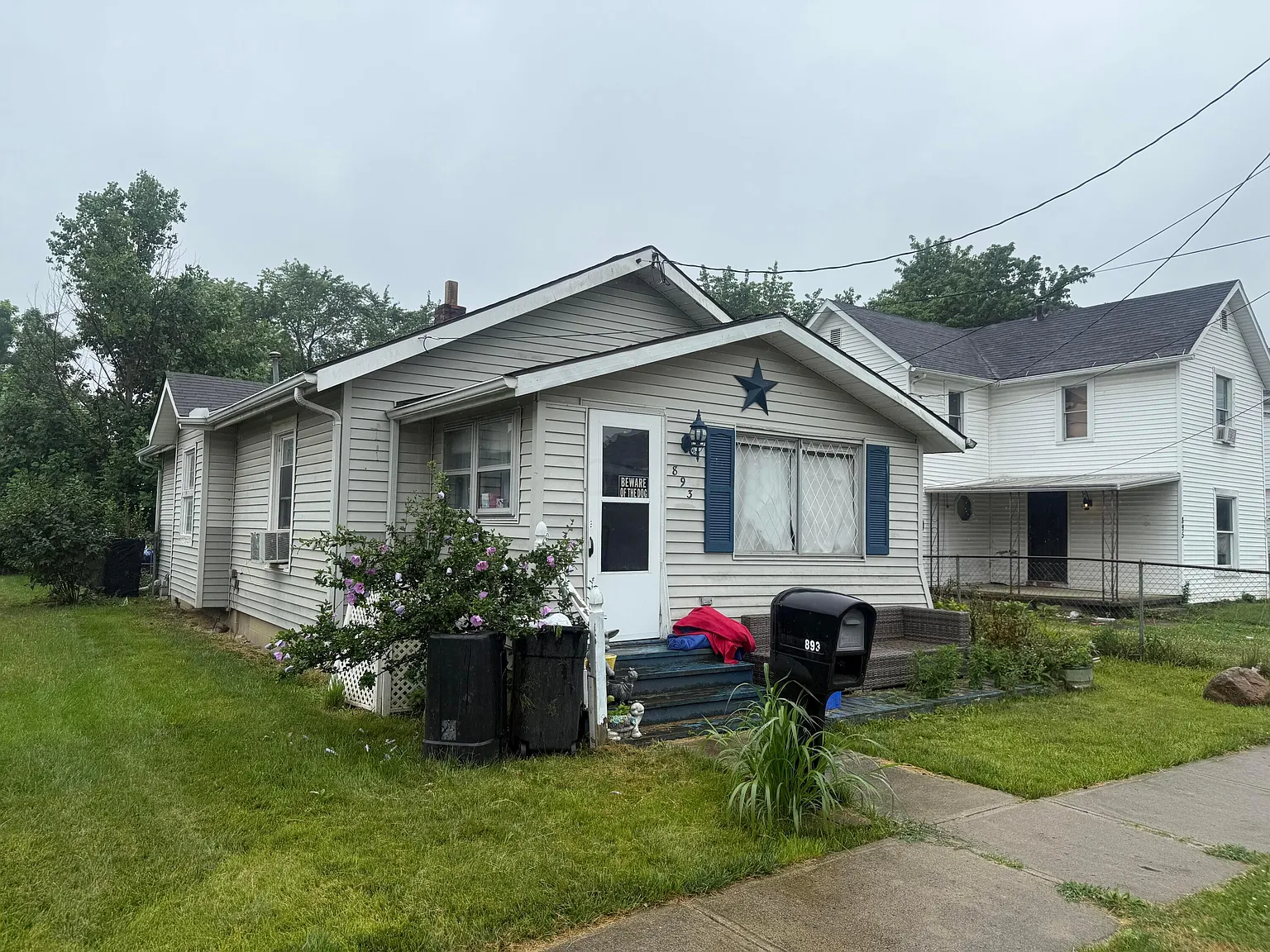 893 York St photo 1