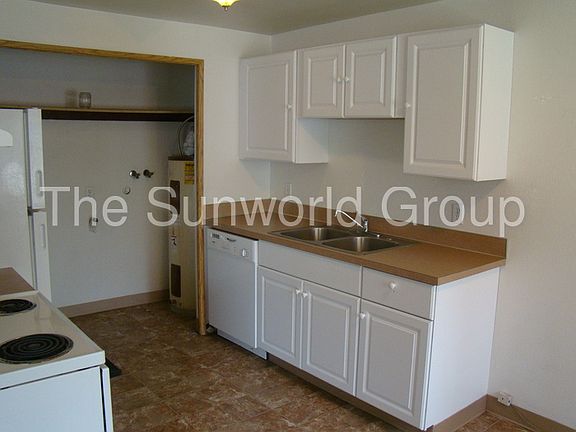 4th image of 2909 Watson Ave
