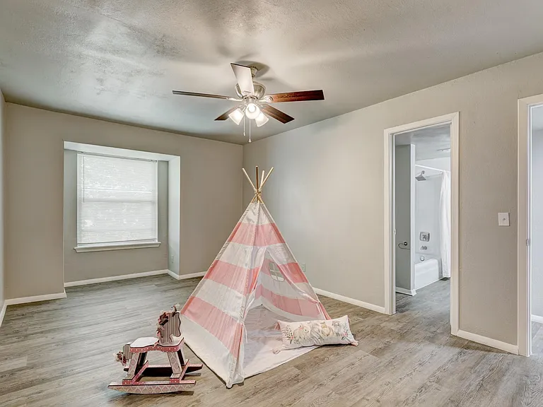 Spacious 2nd bedroom with en suite bath.