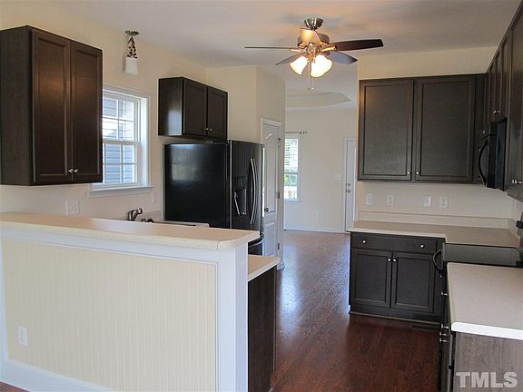 2nd image of 62 Grahamridge Ln