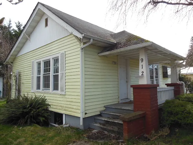 912 2nd St SE photo 1