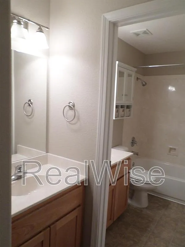 3 bed, 1.5 bath, 1280 sqft, $1,995 — Photo 4
