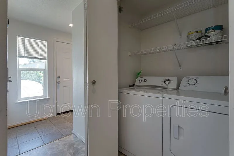 2 bed, 1.5 bath, 950 sqft, $1,495 — Photo 4