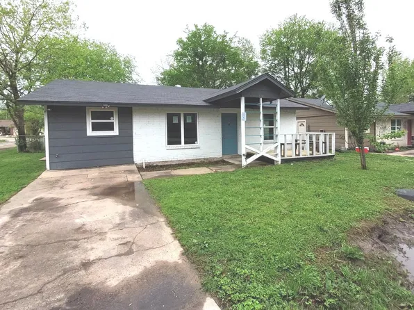 536 S Greenville St, Wolfe City, TX 75496