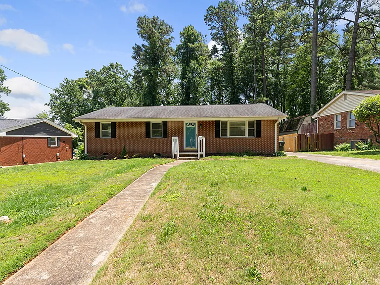 2808 Bardwell Rd — Photo 2