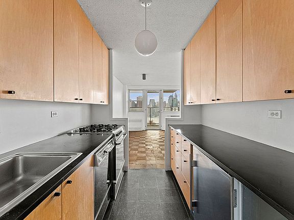 4th image of 75 Henry St APT 24B