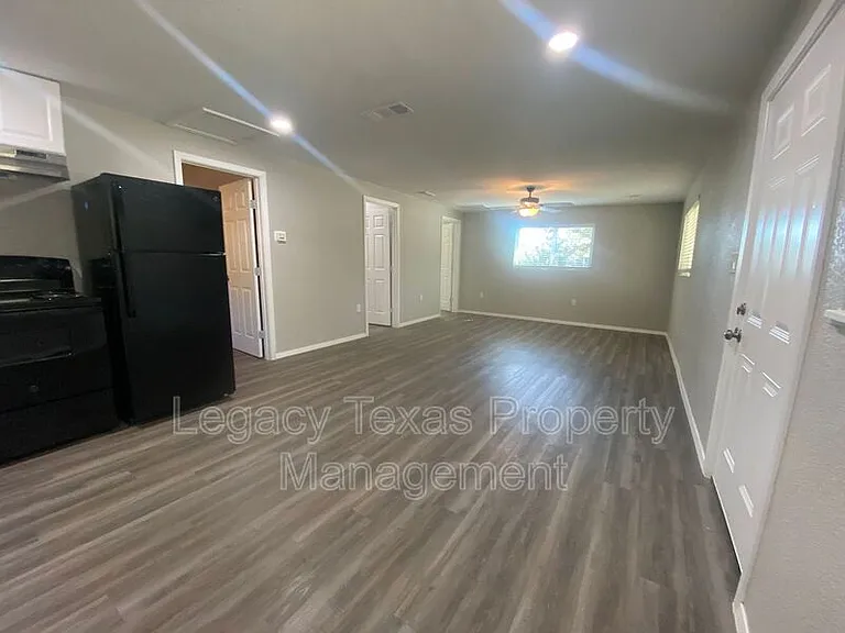 1113 S Walnut St #A — Photo 11