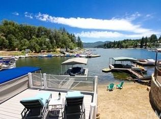963 Point Rd, Lake Arrowhead, CA 92352