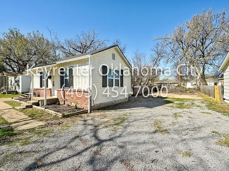 4913 N Willow Ave — Photo 6