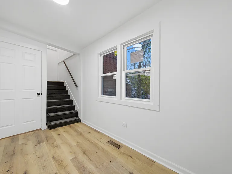 1415 N Maplewood Ave — Photo 4
