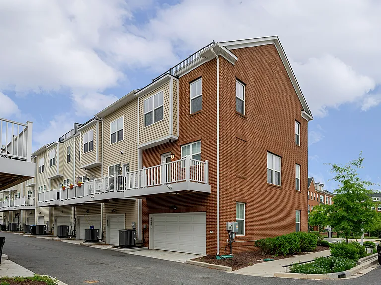 4450 Joseph Pl NE — Photo 36