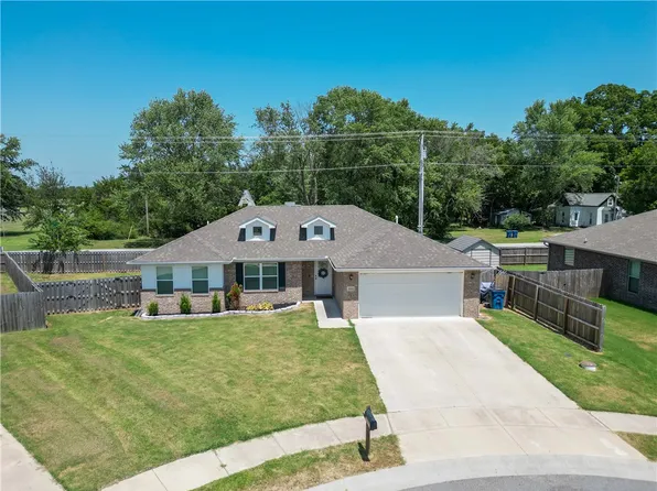 1512 Leah St, Gentry, AR 72734
