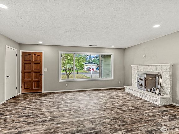 4th image of 211 Ventura Drive