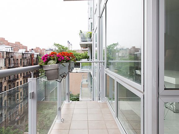 4th image of 421 E 13th St #6A