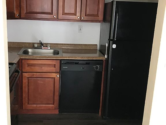 2nd image of 325 SE 10th Ave APT 10