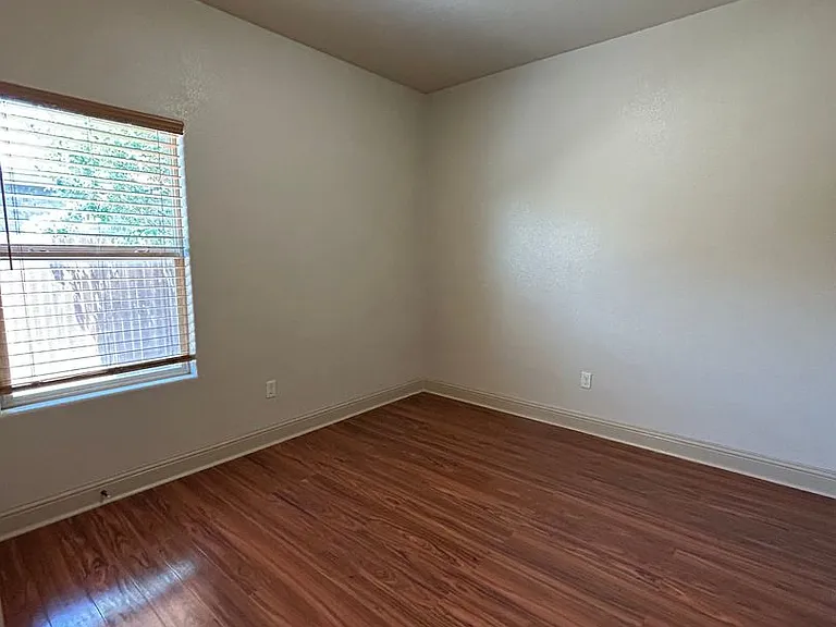 3900 Roma St — Photo 17