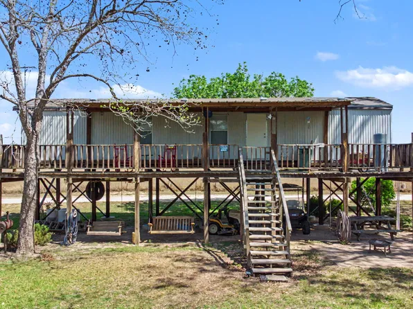 1250 Darst Creek, Seguin, TX 78155