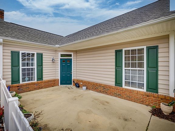 5th image of 114 Avonlea Pl