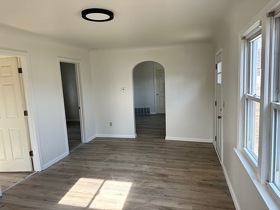 4th image of 225 Rural St #1