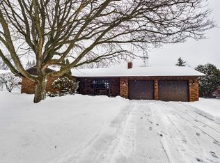 213 E Glenbrook Dr, Pulaski, WI 54162