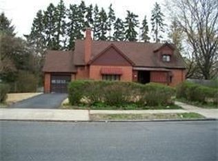 60 Pine St, Holyoke, MA 01040
