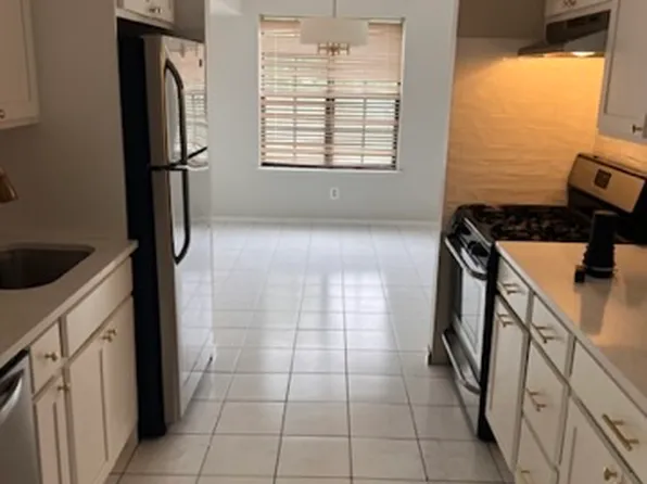 22 Malvern Way, Edison, NJ 08817