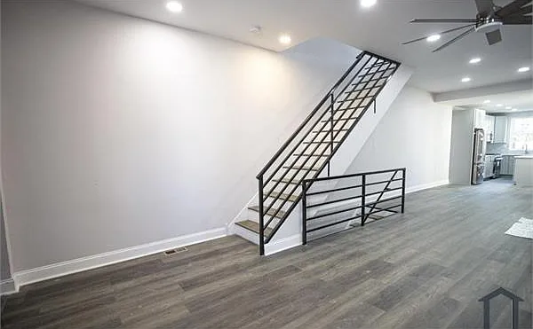 3230 Fontain St — Photo 3