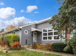 208 Sunset Dr, Libertyville, IL 60048
