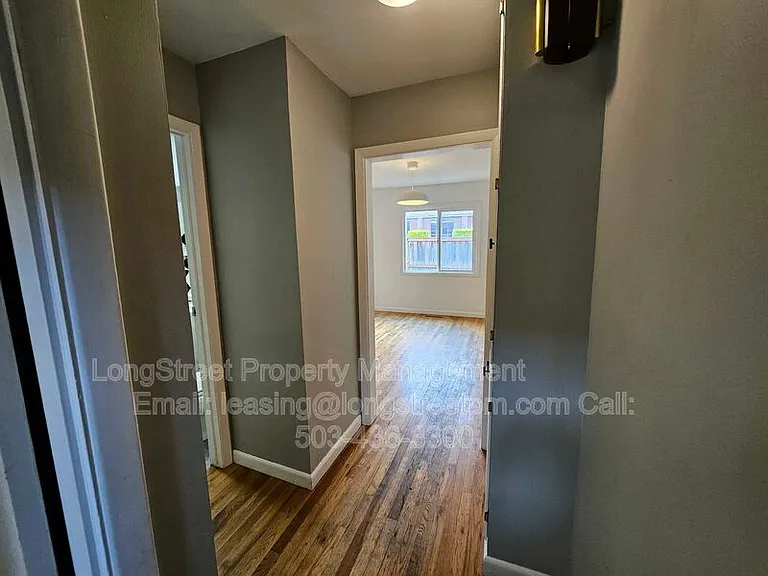 2205 N Willamette Blvd — Photo 8