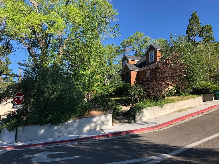 103 Hillside Dr — Photo 3