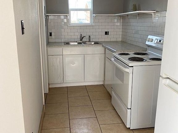 3rd image of 1025 N Dixie Blvd Unit B