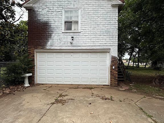 2nd image of 1002 W Wabash Ave