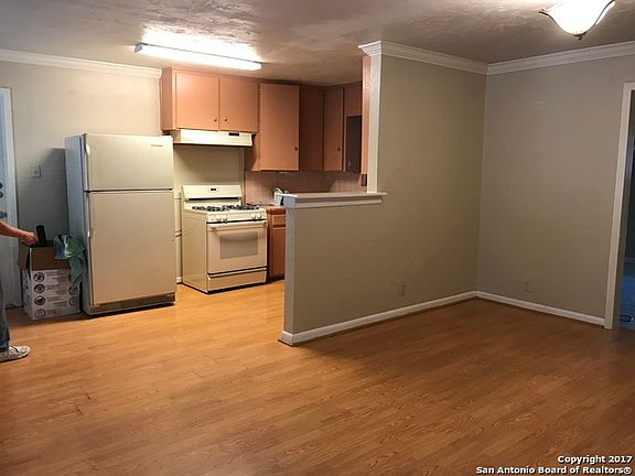3rd image of 435 Dresden Dr