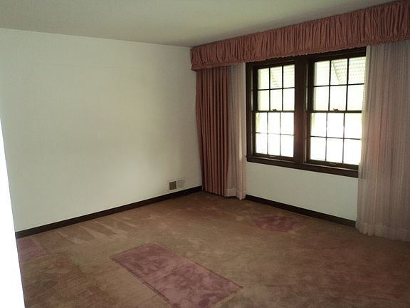 4th image of 5624 S Nordica Ave