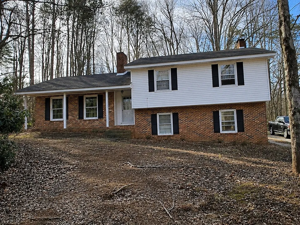 100 Friar Tuck Ln