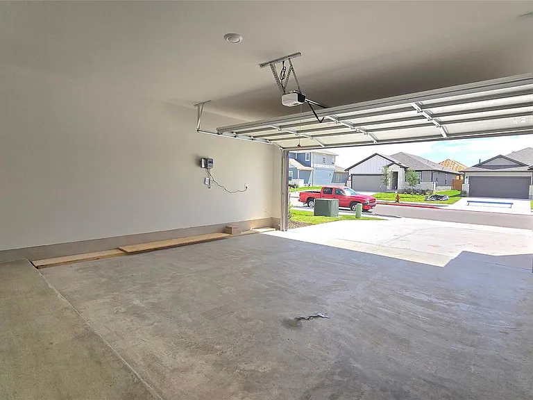 122 Holmby Dr — Photo 23