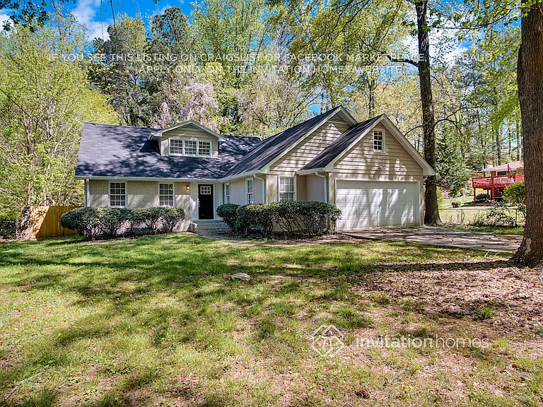 2405 Old Colony Rd — Photo 2