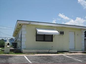 5th image of 1409 NW 33rd Dr