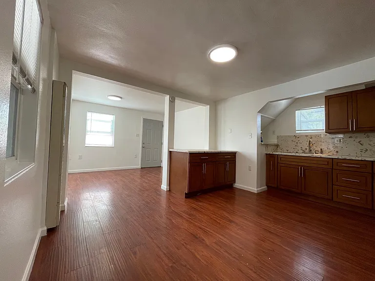 1809 Saint Charles St #A — Photo 6