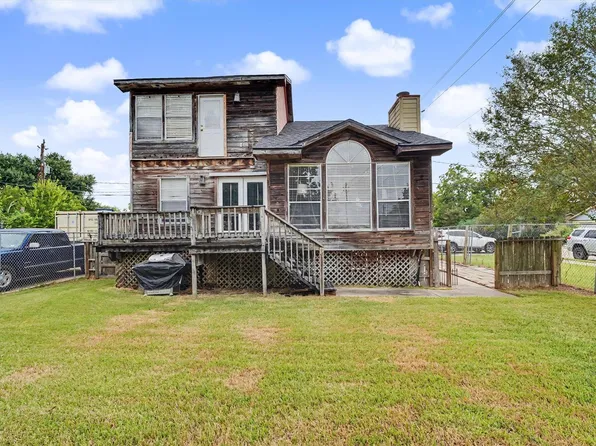 423 S 4th St, La Porte, TX 77571