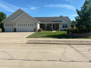 1105 30th St, Spirit Lake, IA 51360