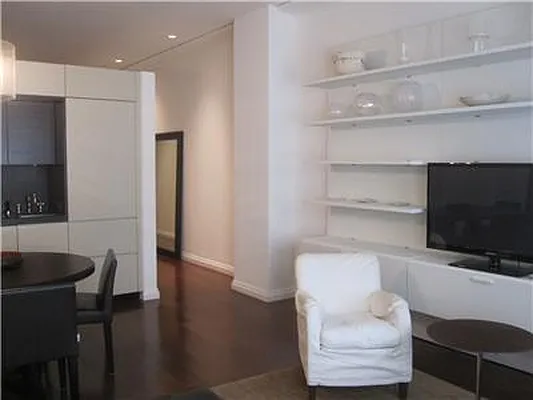 Rented by R New York | media 102