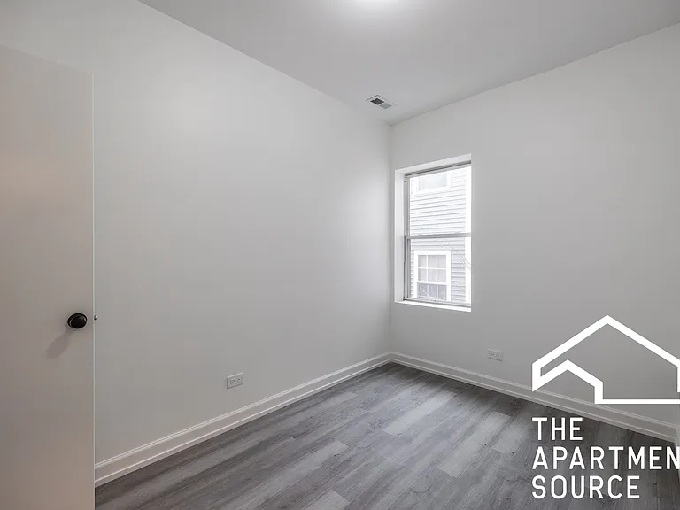 1014 N Hamlin Ave #1 — Photo 12