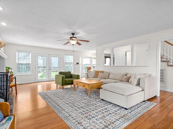 5th image of 1949 Whirlaway Cir