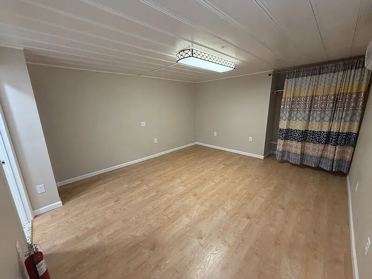 338 S Melrose Dr #4 — Photo 9