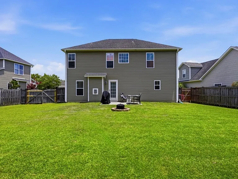 553 Montego Ct — Photo 23