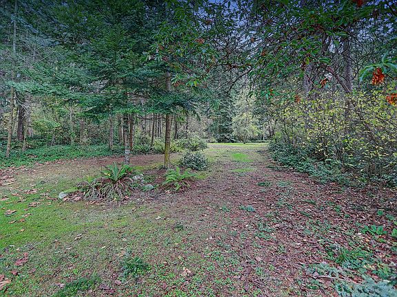 2nd image of 697 N Sunset Dr