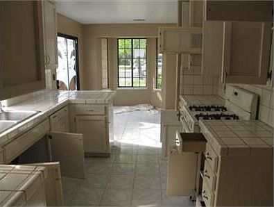 4th image of 1031 Swan Dr